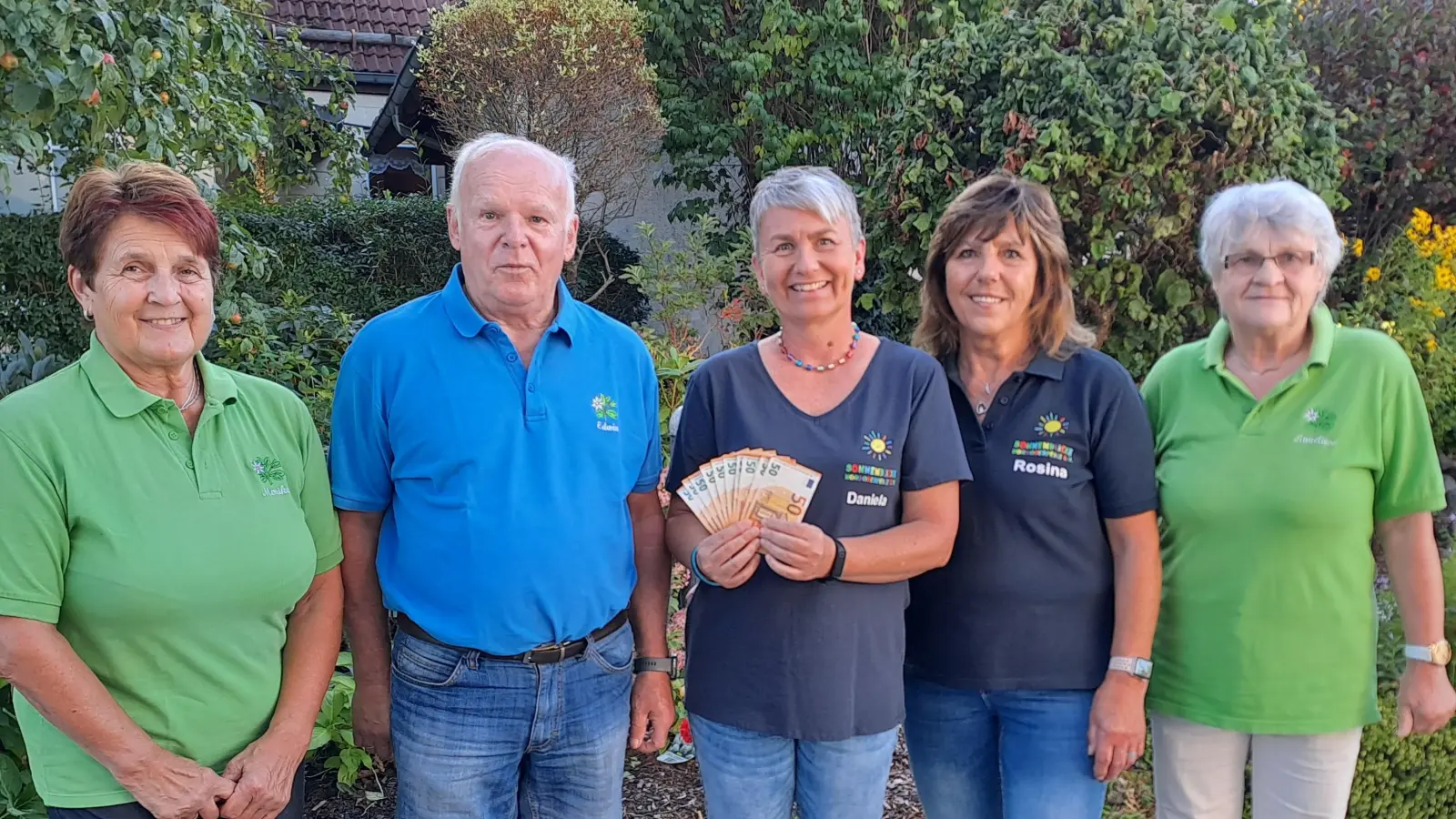 FGV spendet an Sonnenblicke. Von links: Monika und Edwin Prechtl (FGV), Daniela und Rosina Hautmann (Sonnenblicke) und Anneliese Sticht (FGV) (Bild: Gisela Kuhbandner)