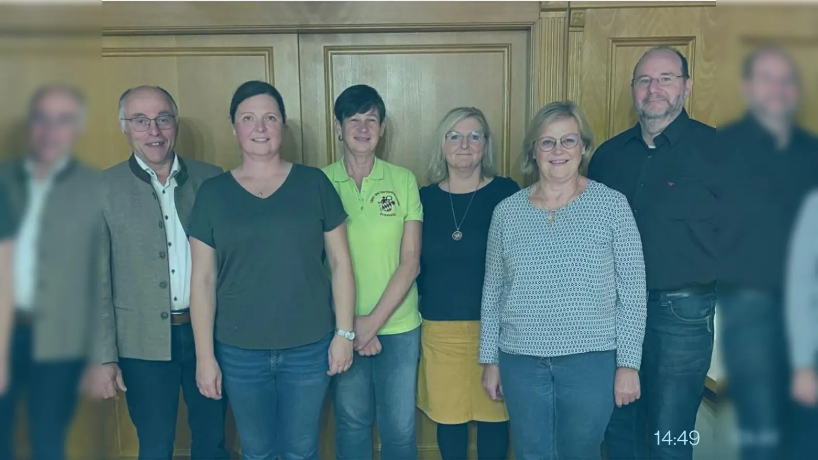 Kreisvorsitzender Albert Nickl (von links) und Max Schwärzer (rechts) gratulieren den Vorsitzenden Christiane Davis, Rita Brüderer sowie Kassiererin Gabi Koslowski und Schriftführerin Brigitte Deglmann. (Bild: Rita Brüderer/exb)