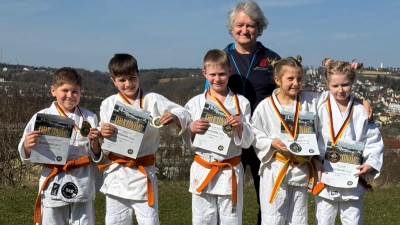 Die Starter in der U11 mit Trainer Manfred Schmid (Bild: Stephan Lösch)