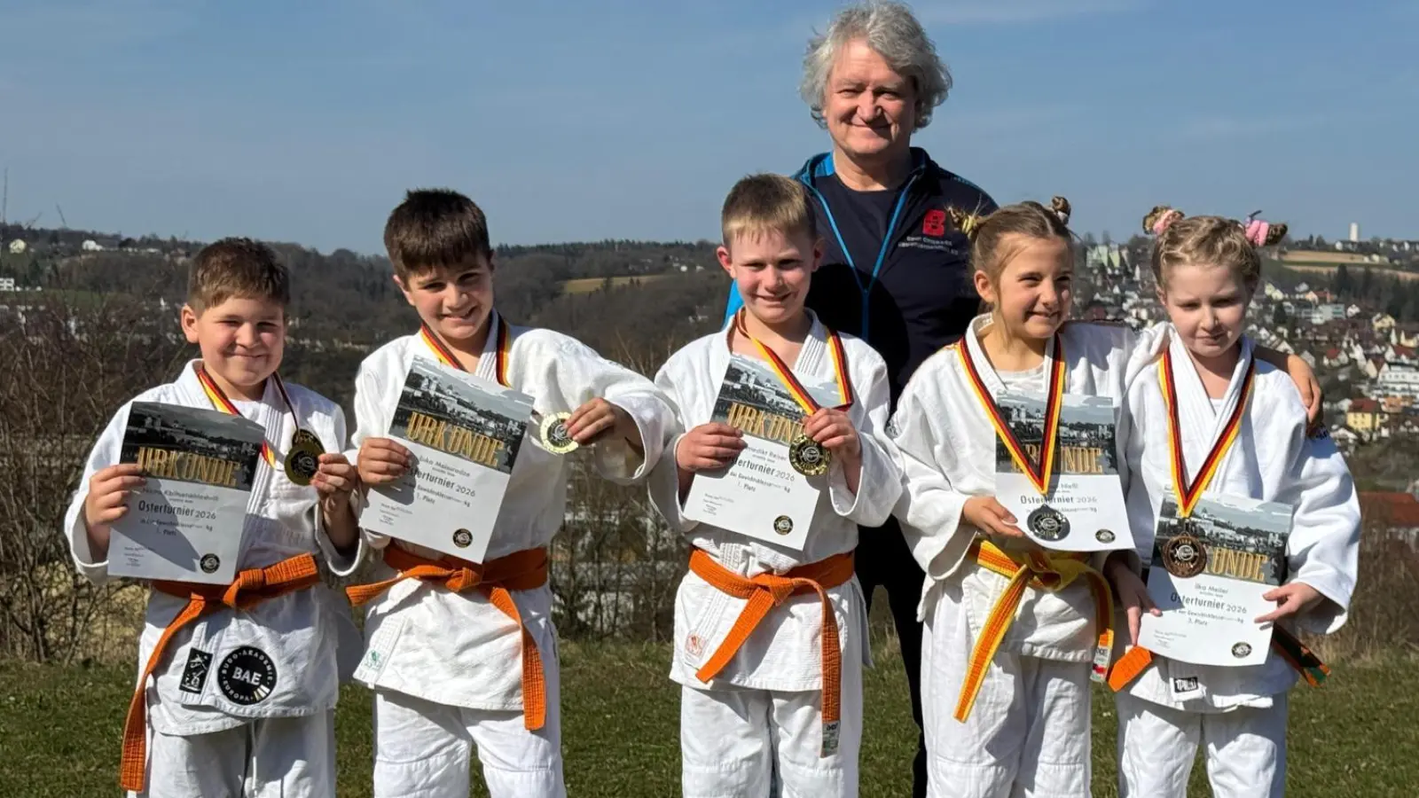 Die Starter in der U11 mit Trainer Manfred Schmid (Bild: Stephan Lösch)