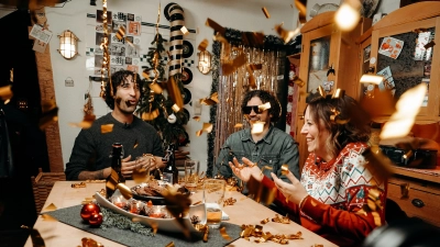 Franzi Glasers „Adventsfranz” geht am Sonntag, 21. Dezember ins Finale, unter anderem mit Liquid &amp; Maniac. (Bild: © Franzi Glaser)