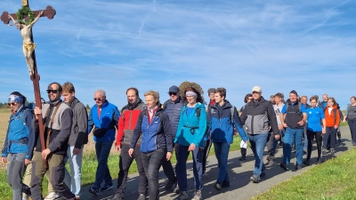 Von Schirmitz aus ging die Wallfahrt über Bechtsrieth zum Fahrenberg. (Bild: Alfred Wulfänger)