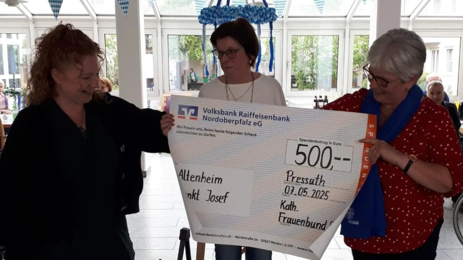 Heimleitung Kathrin Schürner (links), Monika Stopfer Beisitzerin (Mitte) und Christine Pfeiffer Teamsprecherin (rechts) (Bild: Cilla Helm)