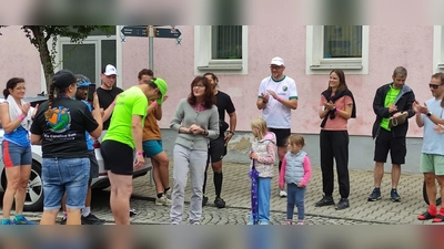 Startschuss und Spendenübergabe beim Via Carolina Lauf  (Bild: Höllerer Jürgen)