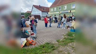 Der Schlacken-Flohmarkt findet am Samstag, 8. August, in Siebeneichen bei Sulzbach-Rosenberg statt. (Bild: Peter Ostermann)