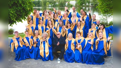 Der Gospelchor „Hope and Joy” mit Remona Fink und Mäx Braun freut sich auf das Konzert in Neunkirchen.  (Bild: Fabian Grötsch)