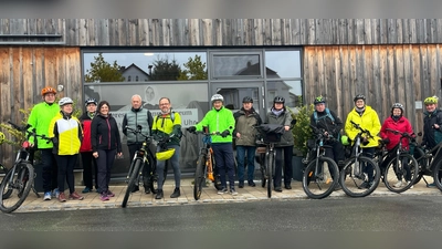 sechste Person von links Guide Richard Schiedeck (Bild: Michaela Günthner)