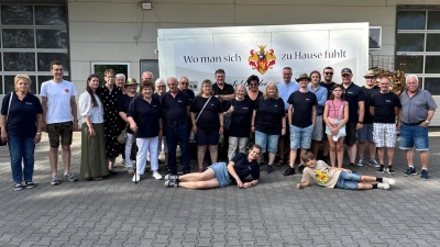 Die Gruppe des Trachtenvereins Hoamatland Amberg zu Besuch bei der Schloßbrauerei Hirschau. (Bild: Marion Pfab)
