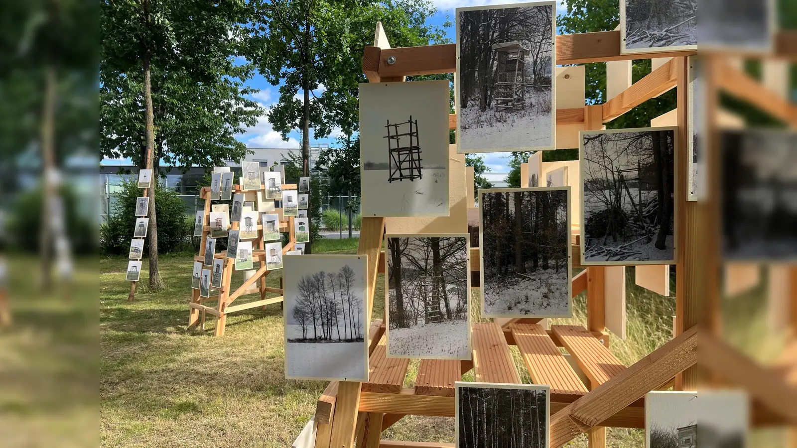 150 Fotos von Hochsitzen sind in der Ausstellung zu sehen. (Bild: Wilhelm Koch)