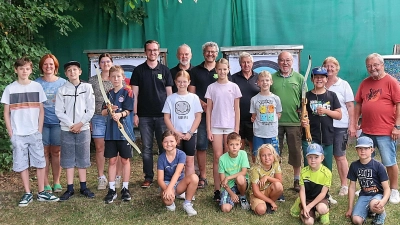 Ein Ferienprogramm das noch lange in Erinnerung bleiben dürfte. 15 teilnehmende Kinder zeigten sich begeistert an einer nicht alltäglichen Veranstaltung des Schützenvereins Frauenreuth. (Bild: Bernhard Schultes)