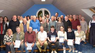 Das Bild zeigt die Geehrten. (Bild: Gisela Witt)