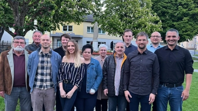 Im Bild von links nach rechts: Johann Kreuzer, Edgar Wenisch, Alexander Martin, Roland Kreuzer, Lara Schatz, Sonja Zimmermann, Anni Kreuzer, Herbert Neumann, Martin Schatz, Wolfgang Pötzl, Markus Wenisch, Muhammet Dal (Bild: Wolfgang Pötzl)
