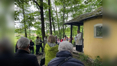 Pfarrer Markus Ertl mit dem Kath. Frauenbund Wernberg (Bild: Heidi Schwendner)