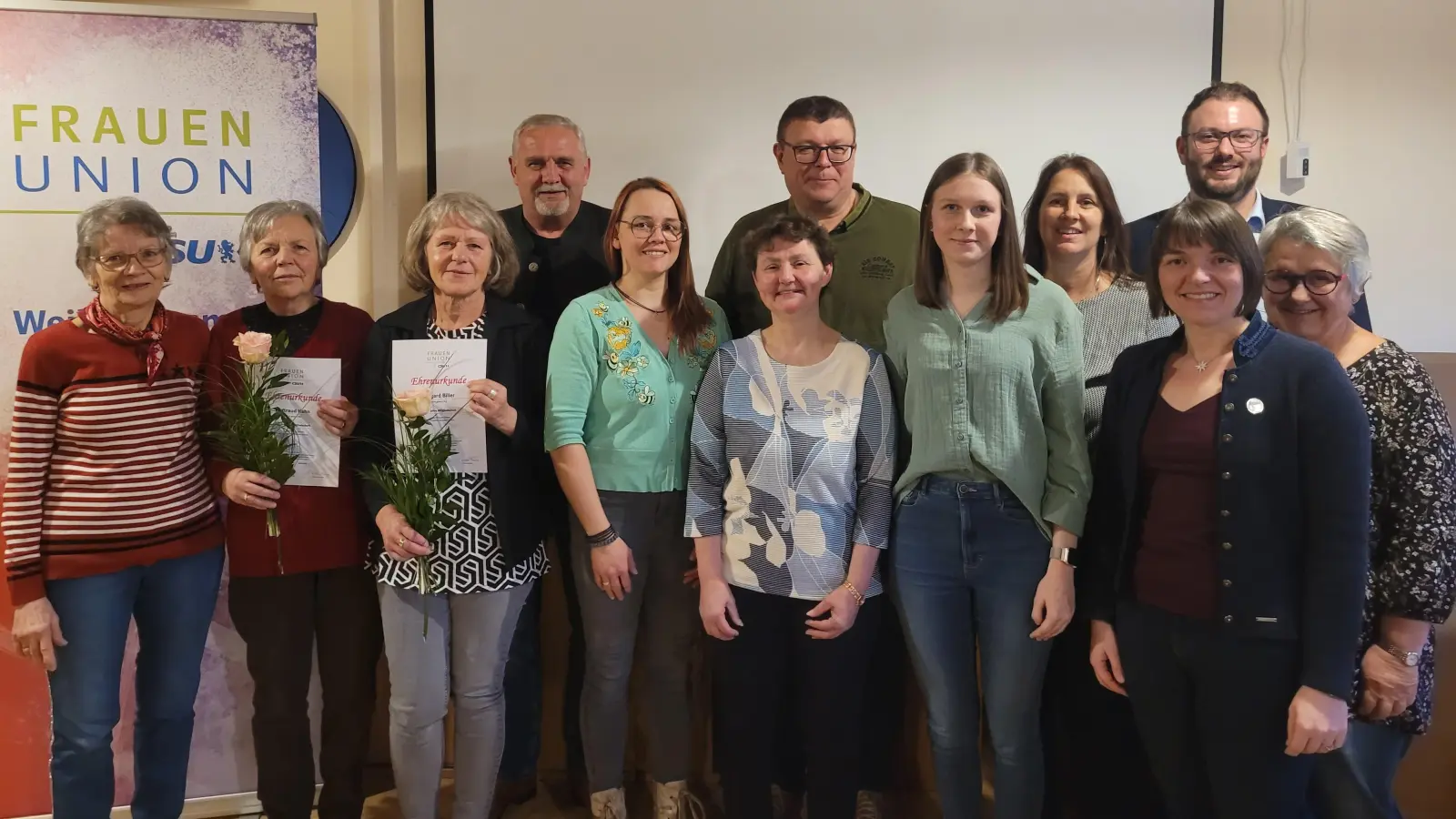Das Führungsteam mit Vorsitzender Nicole Presche (vorne rechts) und Geehrten. Es gratulierten Bürgermeister Ludwig Biller, Thomas Schönberger und Julian Kraus (hinten von links). (Bild: Siegfried Bock)