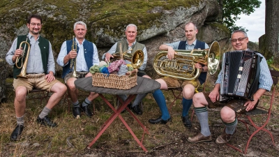 Zum Abend mit Tanz und bester Unterhaltung lädt „Zam g'strickt” aus Neunburg vorm Wald. (Bild: Matthias Müller)