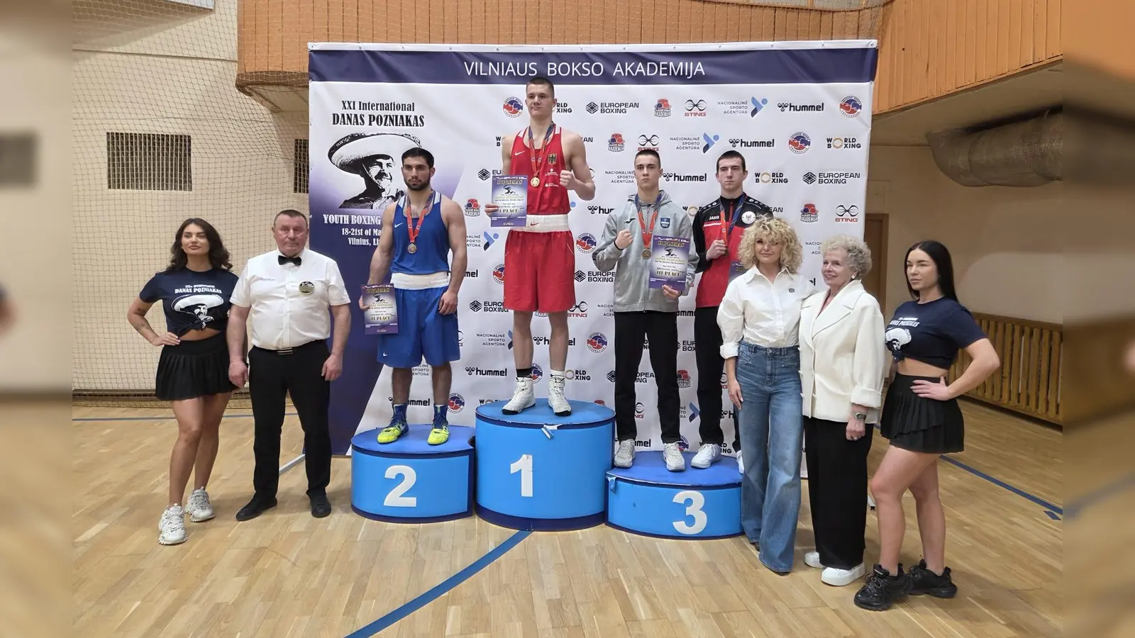 Dietrich Hermann auf dem Siegerpodest in Litauens Hauptstadt Vilnius. (Bild: Eduard Hermann)