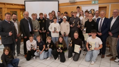 Die besten Motorsportler des BMV Bezirk Oberpfalz wurden für ihre Leistungen 2025 ausgezeichnet (Bild: Michael Sollfrank)