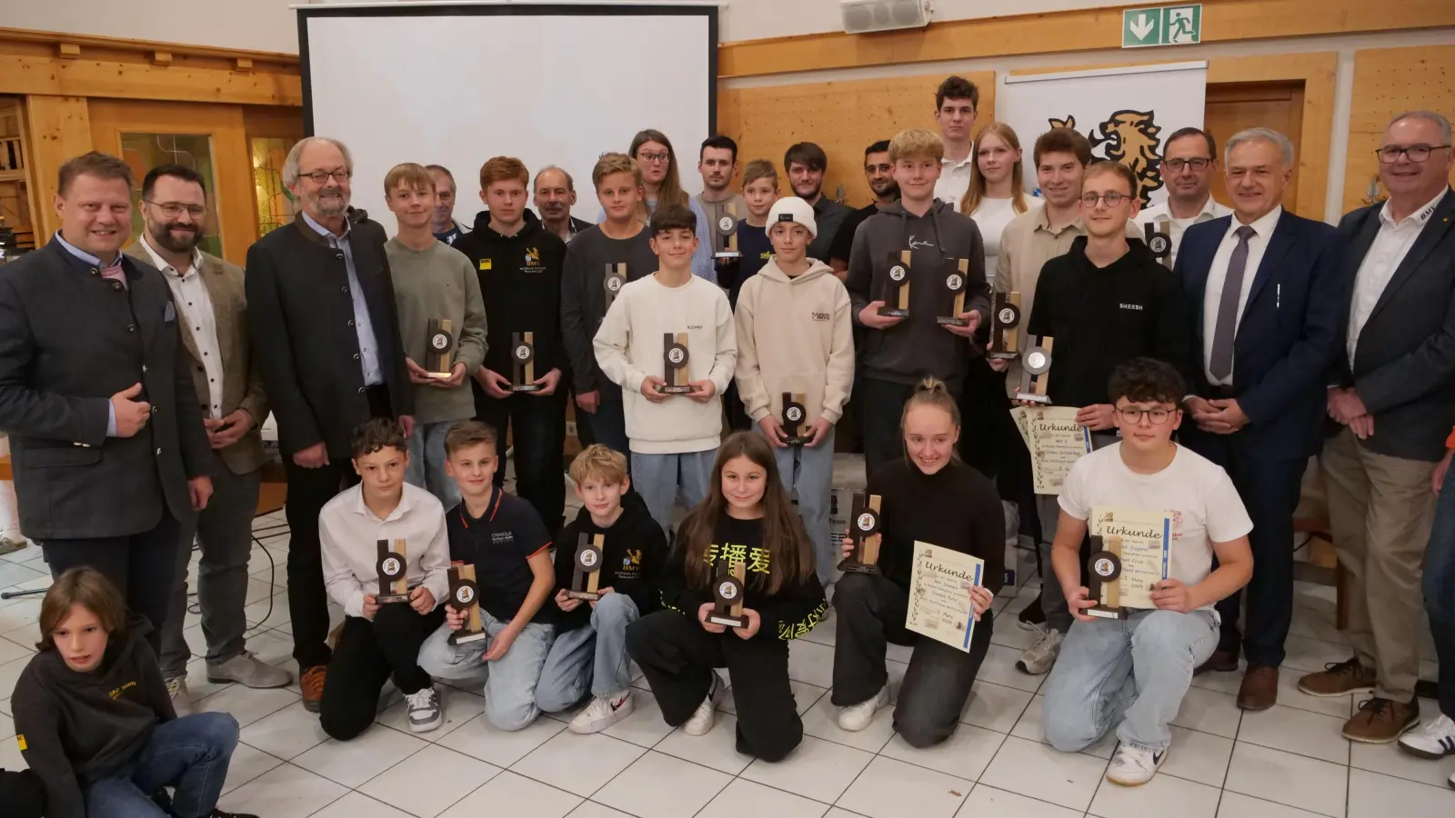 Die besten Motorsportler des BMV Bezirk Oberpfalz wurden für ihre Leistungen 2025 ausgezeichnet (Bild: Michael Sollfrank)