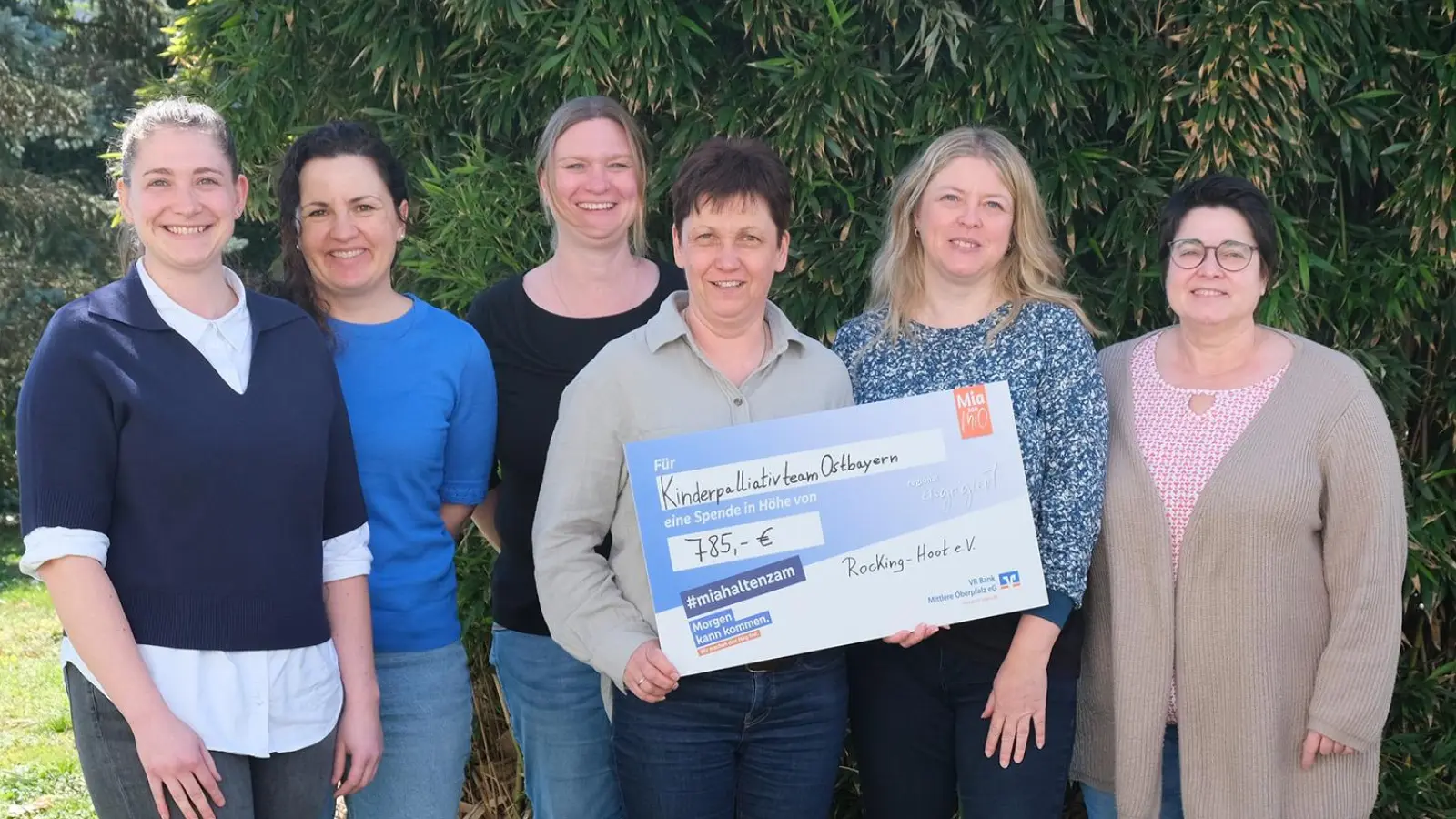 V.l. Dr. Pauline Hösel; Christina Neiß; Dr. Sonja Gromer vom Kinderpalliativteam; Janett Böhnisch und Simone Schmid von Rocking Hoot sowie Jana Fickel vom Kinderpalliativteam. (Bild: Sandra Dietl )