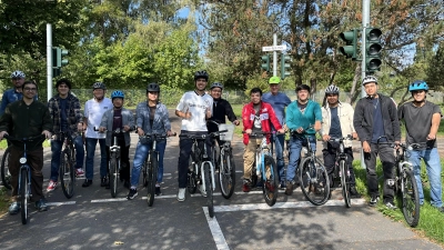 Azubis aus El Salvador mit ihrem Betreuer David Runschke (1. v.li.), Georg Hüttner (4. v.li.) und Josef Argauer (5. v.re.), Moderatoren der Ortsverkehrswacht. (Bild: Josef Argauer)