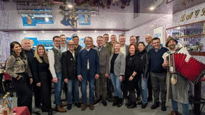 Die Kandidaten des CSU Ortsverbandes mit Witzemeister Lucky (Bild: Hans Maenner)