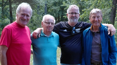 Siegerteam v.r. Gerhard Schneider, Siegfried Betzl, Alfred Reif mit Spielleiter Anton Bauernfeind. (Bild: Gerhard Schneider)