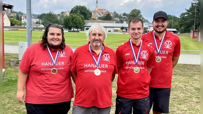 Lukas Blödt, Günther Steinbacher, Christoph Wiederer und Hannes Kemptner erreichten den 1. Platz in der Bezirksklasse Mitte der Herren und schafften den Aufstieg in die Bezirksliga (Bild: Lena Eimer (eimer.lena@gmx.de))