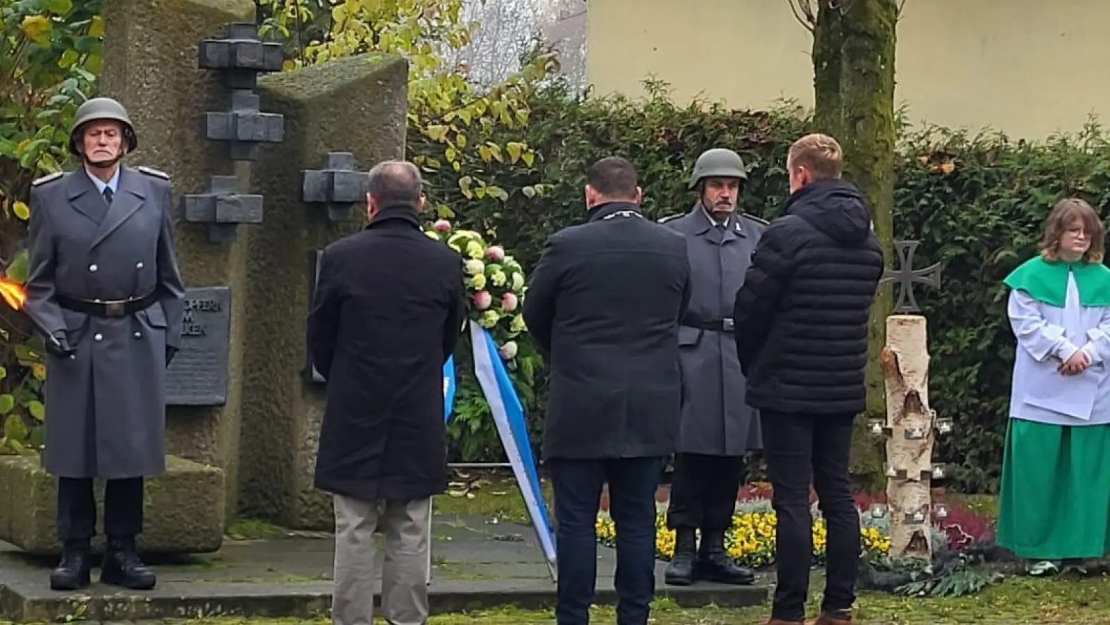Kranzniederlegung zum Volkstrauertag in Störnstein. (Bild: Melanie Ludwig)
