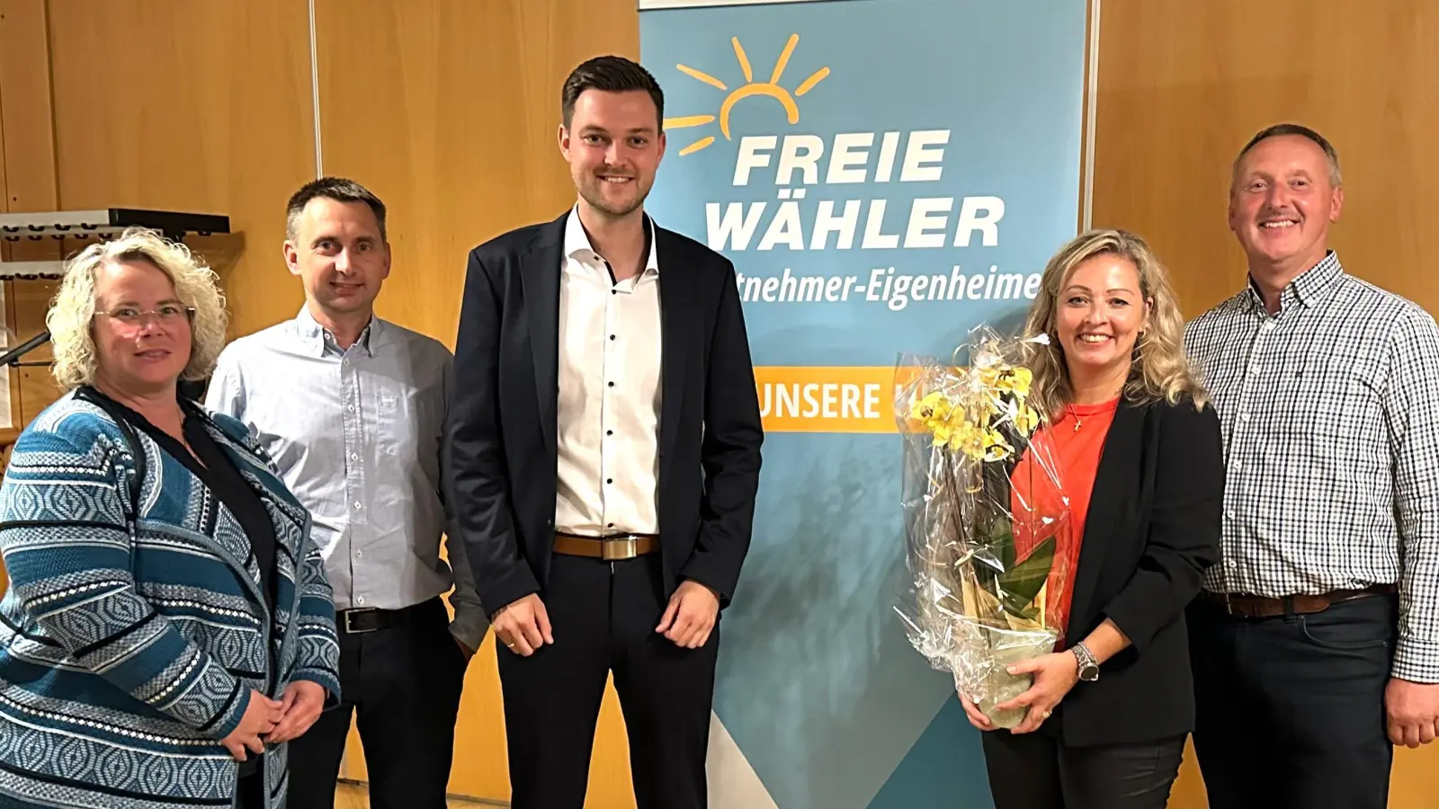 v.r.: 1. Vorstand Markus Schertl, Kriminaloberkommissarin Yvonne Graf, Bürgermeisterkandidat Frederic Pröls, Fraktionsvorsitzender Manuel Plößner, Schriftführerin Barbara Streit (Bild: Tonia Pröls)