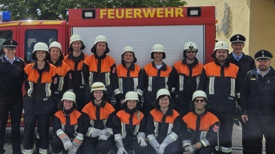 Aktive der Feuerwehr Hiltersdorf absolvieren eine Leistungsprüfung. (Bild: Leah Schwarz/exb)