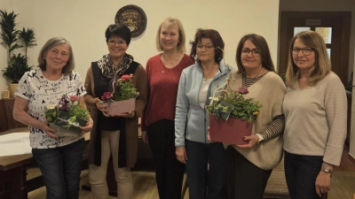 von links nach rechts: Annette Barth, Gabi Pässler, Bürgermeisterin Brigitte Bachmann-Mühlinghaus, 1. Vorsitzende Annita Utz, Heike Herbst, 2. Vorsitzende Petra Danhauser  (Bild: Elmar Halk )