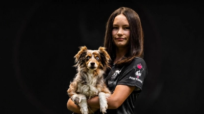 Gratulation! Bei der Junior-Agility-Weltmeisterschaft in Mannheim belegte Mia Görl aus Pilsheim mit ihrer Mini-American-Shepard-Hündin „Malila” in der Mannschaftswertung den 3. Platz.  (Bild: Christian Görl )