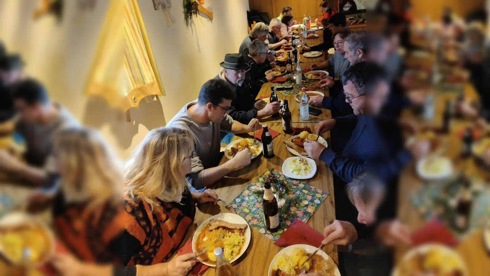 Gemeinsames Essen nach zwei Backtagen - Gemeinschaft ist das Ziel unseres Vereins. (Bild: Pia Schecklmann)