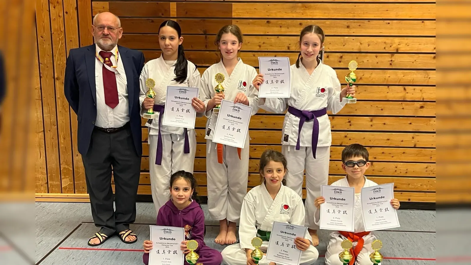 Von links: Trainer Johann Ruml, Alisia Boldi, Aylin Boldi, Franziska Biller, Magdalena Binder, Marie Binder, Julius Schwinlder. (Bild: Michael Hirn)