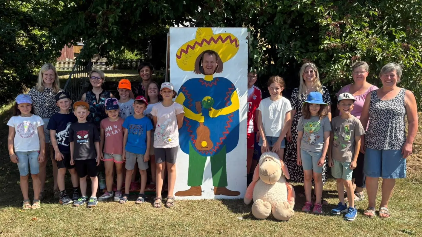 Die Teilnehmerinnen und Teilnehmer des Ferienprogramms der Pfarrei Leonberg  (Bild: Joselina Teubner)