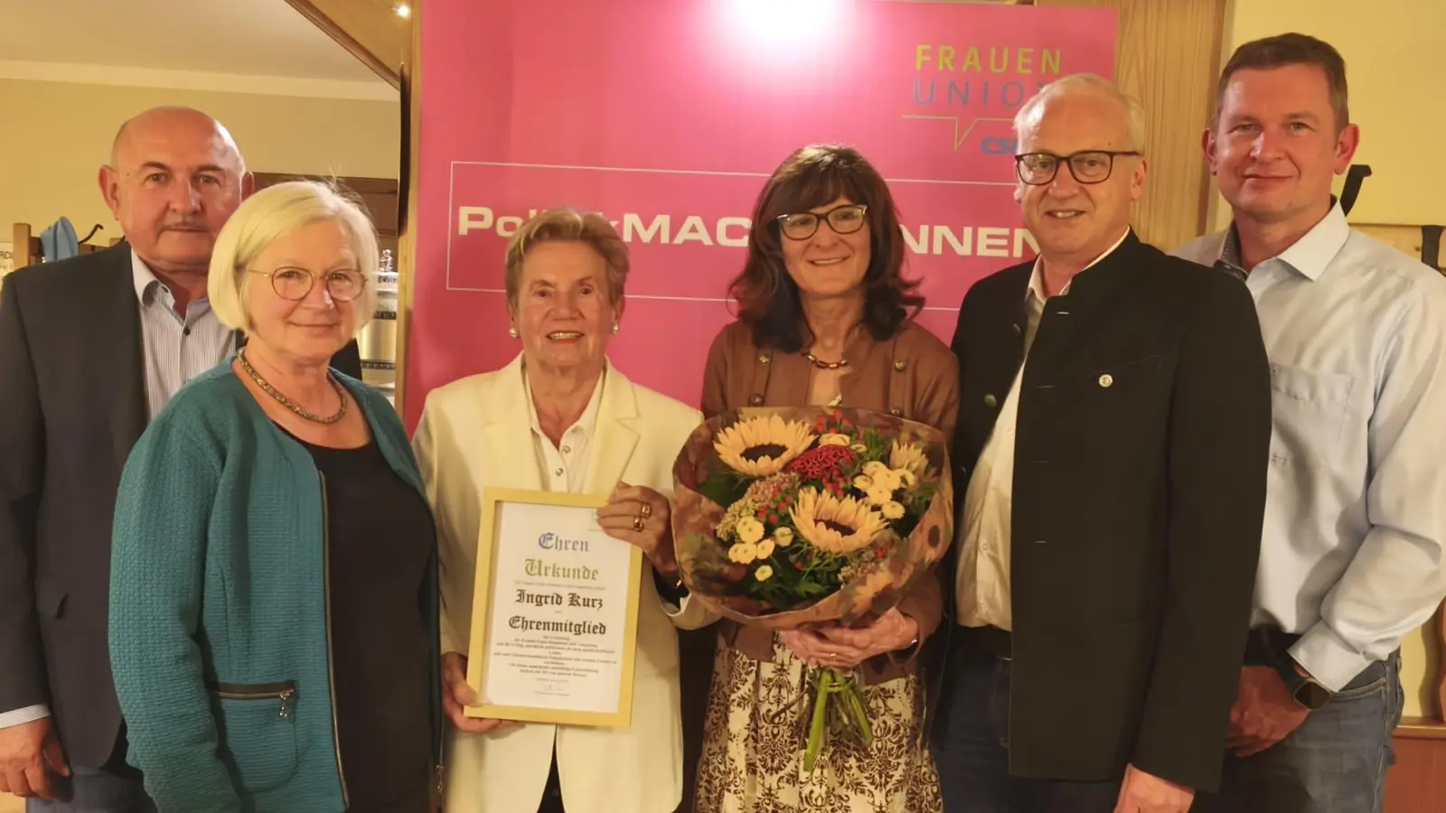 von links: CSU-OV Georg Götz, FU-Kreis Vorsitzende AS Renate Amrhein, Ehrenmitglied Ingrid Kurz, FU Vorsitzende Evi Höllerer, Bürgermeister Bernhard Lindner, CSU-Fraktionssprecher Dominik Sachsenhauser (Bild: Diane Schoberth)