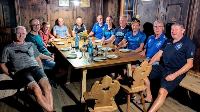 Die AH-Gruppe des FV Vilseck genießt die südtiroler Gastfreundschaft. (Bild: Johannes Rumpler)