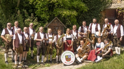 Die Stadtkapelle Weiden tritt gemeinsam mit dem Luchtmacht-Mannenkoor auf. (Bild: Zaneta Weidner)