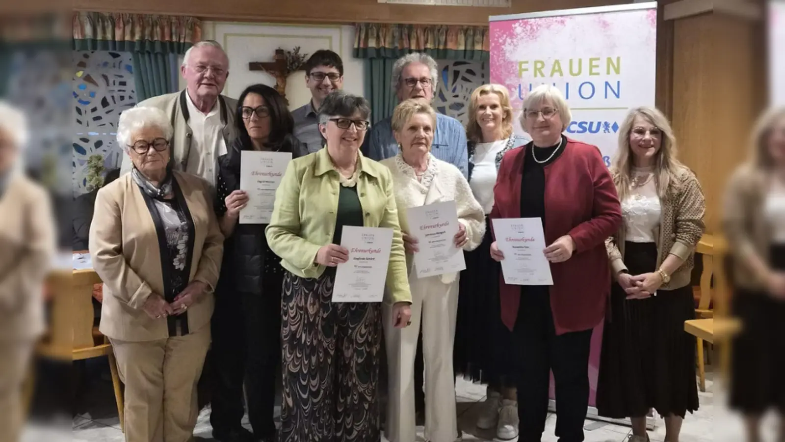 Die geehrten FU-Mitglieder mit den Ehrengästen und FU-Vorsitzende Michaela Reger (rechts). (Bild: Michaela Reger)