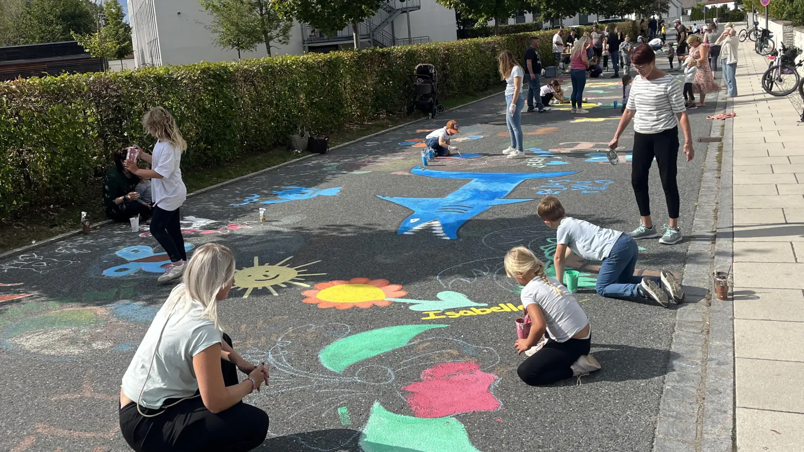 Viel Spaß hatten die Kinder zum Ferienende bei der Straßenmalaktion der Jungen Union.  (Bild: Gerald Morgenstern)