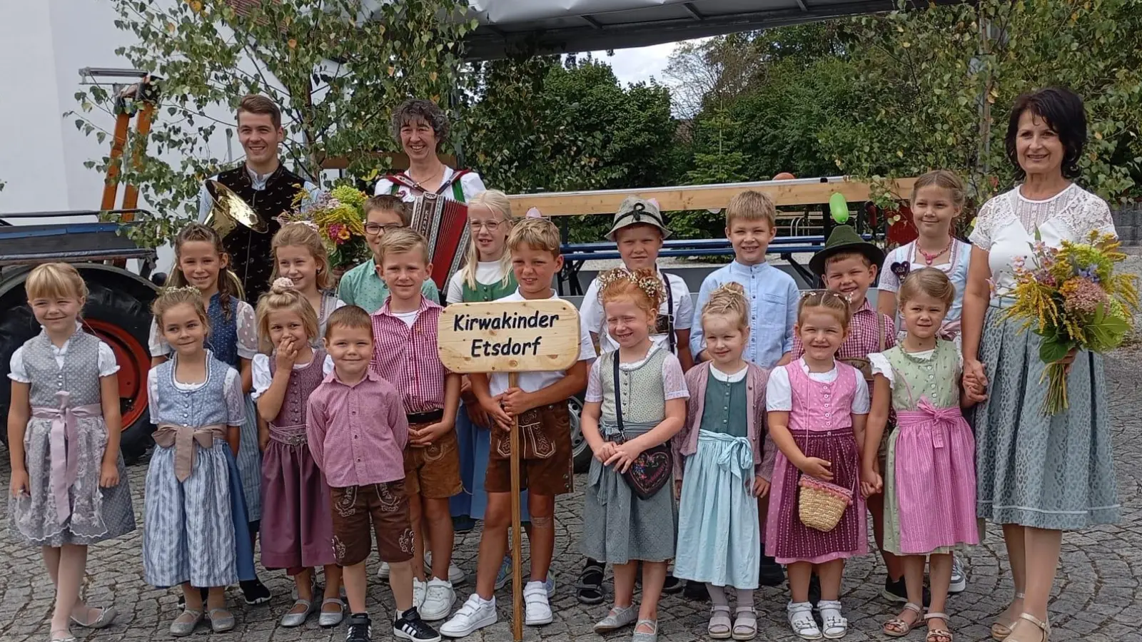 Die Etsdorfer Kirwakinder begeisterten die Zuschauer mit ihren Tänzen <br> (Bild: Sandra Preitschaft)