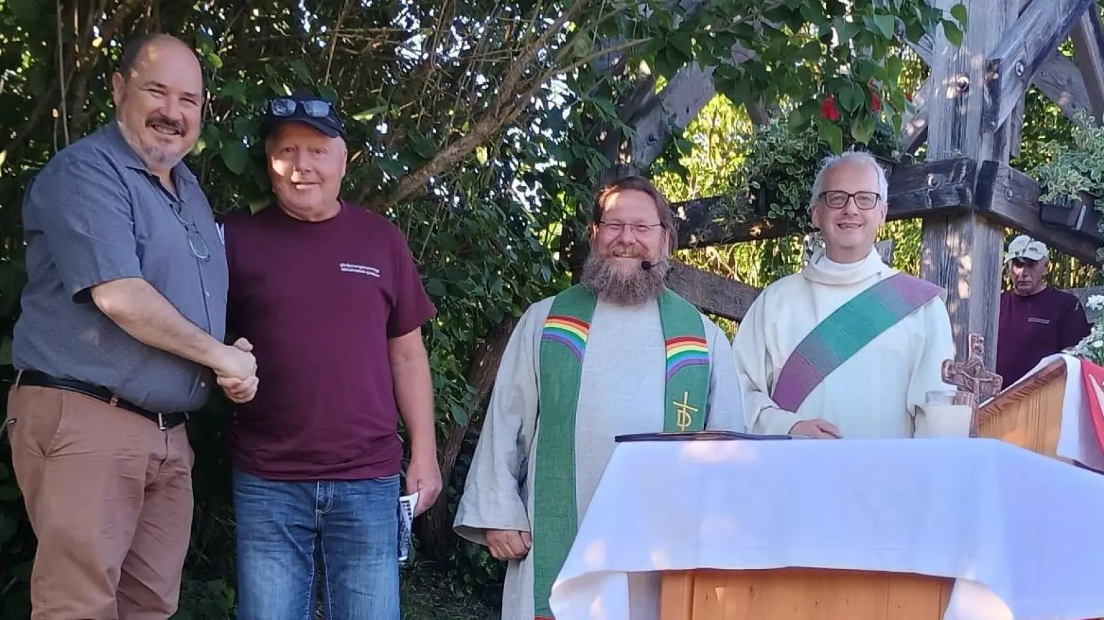 vlnr: Kirchenpräsident Eduardo Schindler, Vorstand Kurt Stielper, Diakon Bernd Deyerl, Diakon Markus Weinländer (Bild: Manfred Lindner)