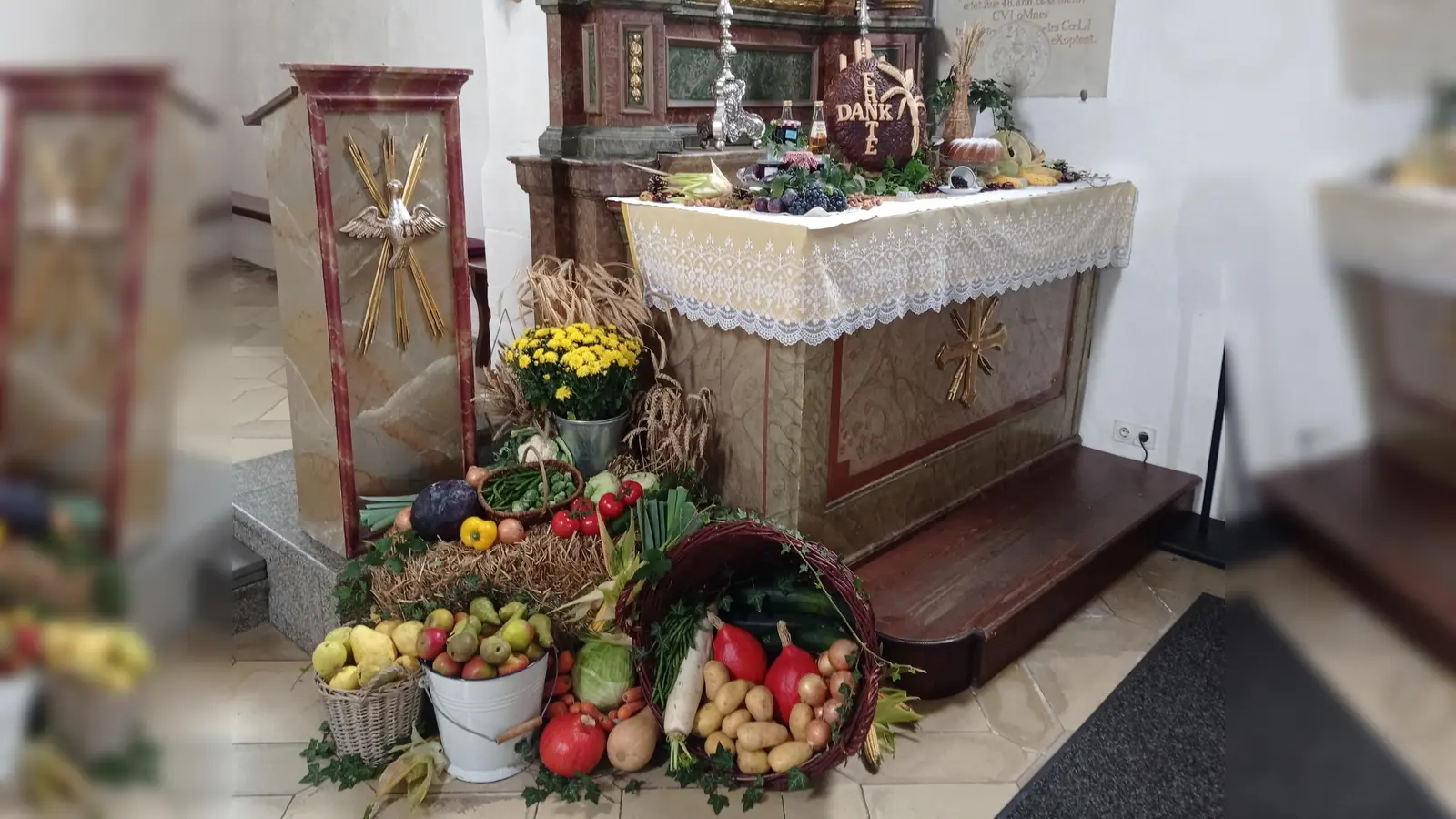 Erntedankaltar in der Kirche St. Anna in Wernberg (Bild: Petra Hartinger)