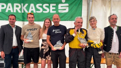Siegehrung Der Klasse A4, in der Mitte Helmut Dostler (Bild: Reinhard Bayer)