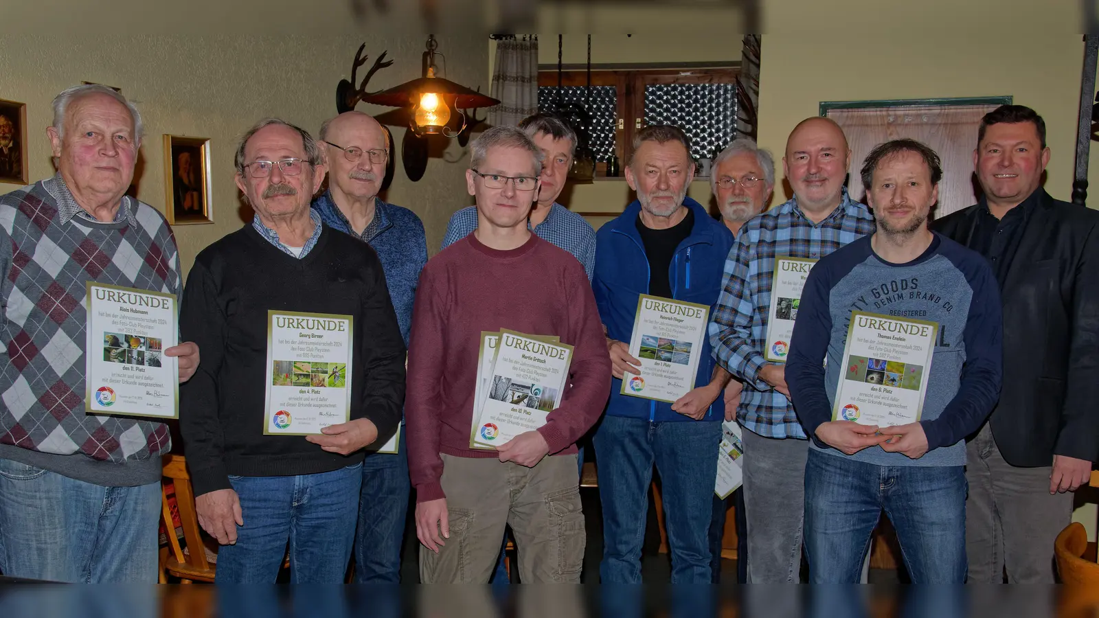 Teilnehmer der Jahresmeisterschaft, ganz rechts als Gast Bürgermeister Rainer Rewitzer  (Bild: Thomas Enslein)