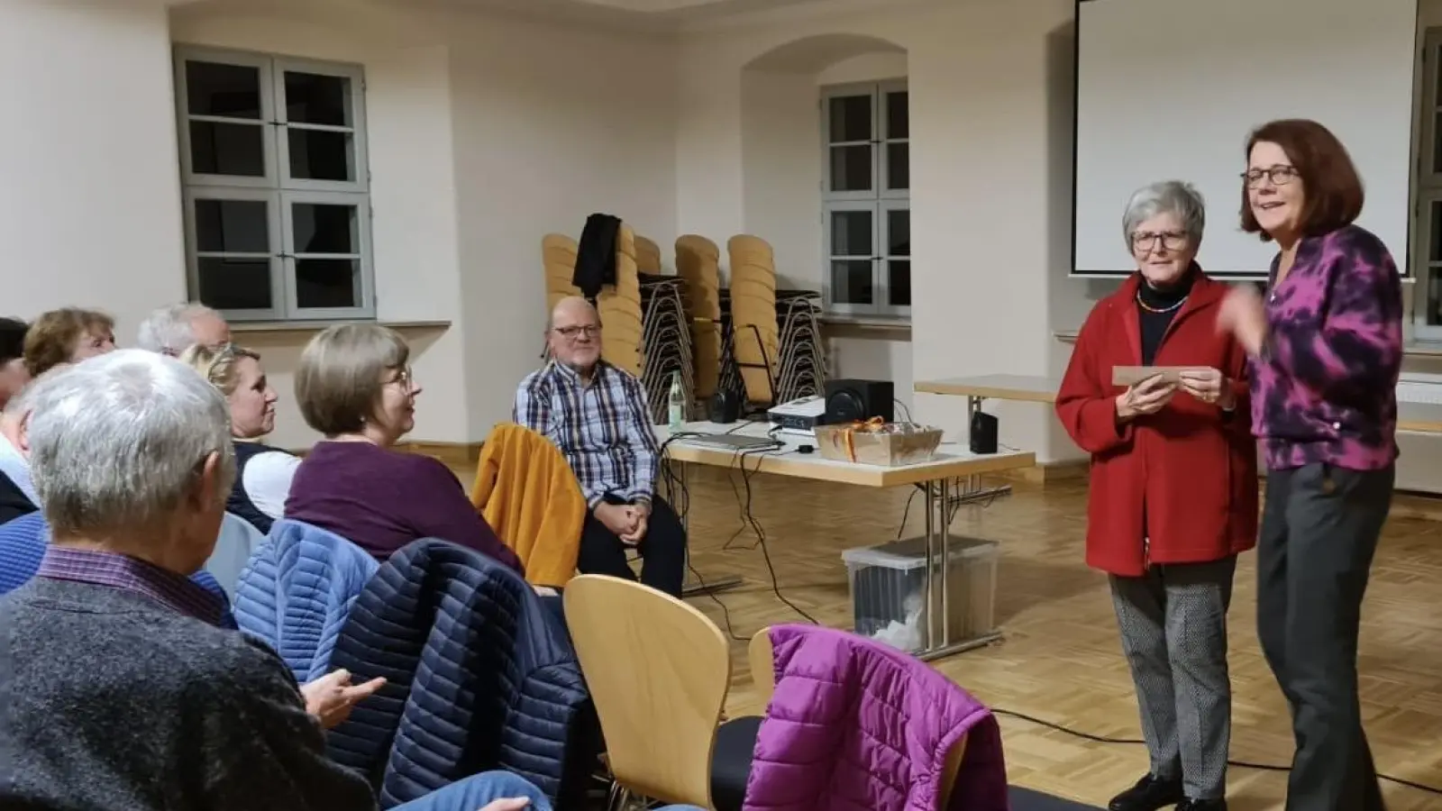 Links: Wolfgang Jäger, rechts: Dr. Annemarie Schraml und Angelika Franz. (Bild: Ulrike Beer)