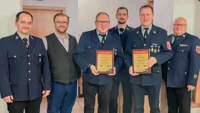 Stellv. Vorsitzender Johannes Dötsch, Bürgermeister Hans Walter, Markus Brand, Vorsitzender Florian Merkl, Herbert Tretter, Kreisbrandinspektor Otto Braunreuther. (Bild: Hans Walter )