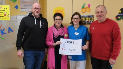 v.l.: Christoph Bachmann; Vorsitzende Margit Meier und Stellvertreterin Dr. Birgit Prey; Alexander Bachmann. (Bild: Sandra Dietl)