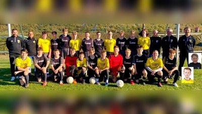 Die C-Junioren-Fußballer freuen sich über Meistertitel in der Kreisklasse und den Aufstieg in die Kreisliga.  (Bild: Mia Puhane)