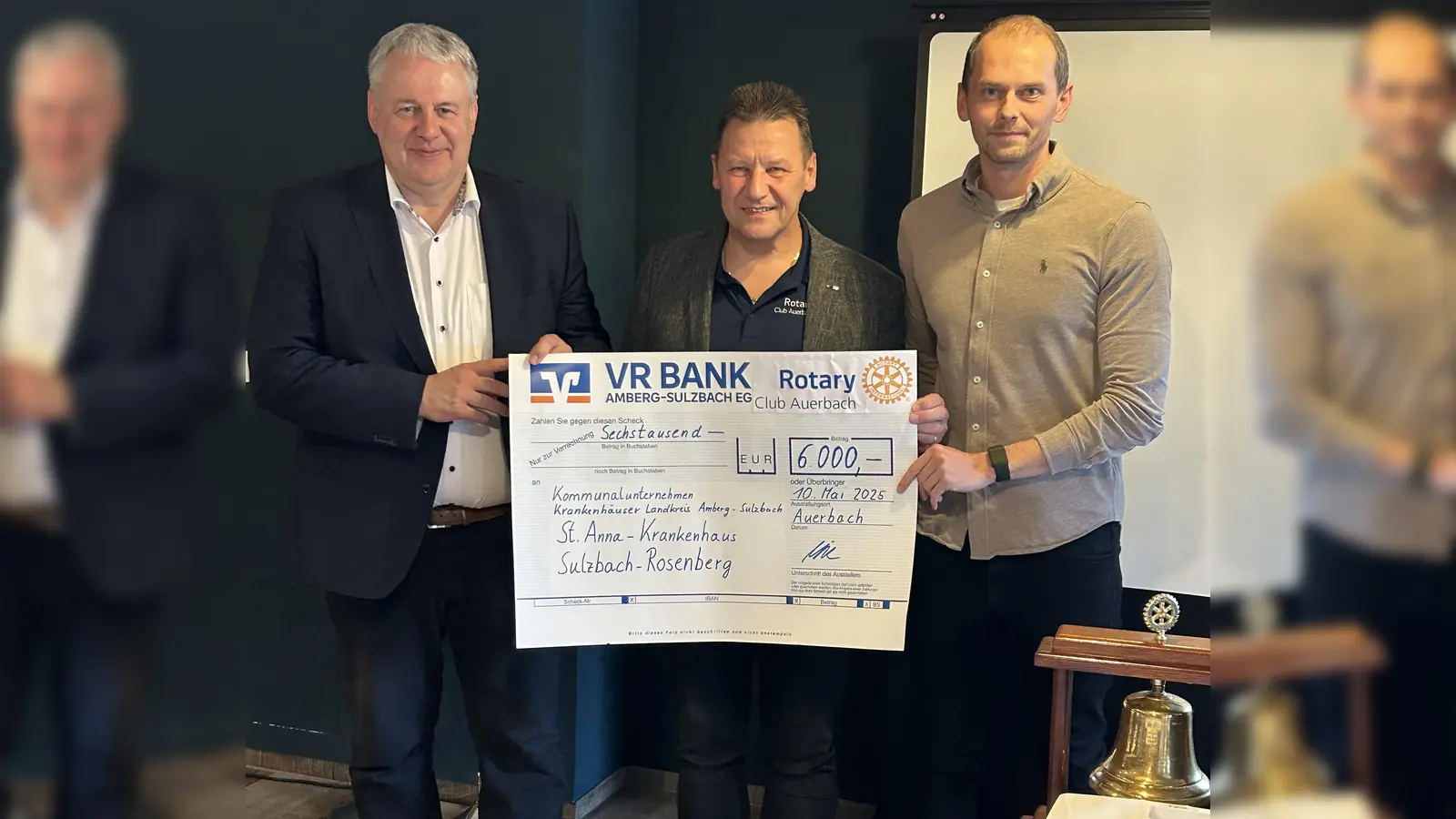 v.l.n.r. Landrat Richard Reisinger, Rotary Präsident Erich Übler, Leiter Physio Patrick Lutter (Bild: Eberhard Wenge)